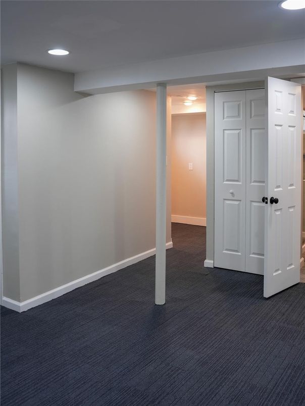 Empty room, Interior, Recessed Lighting