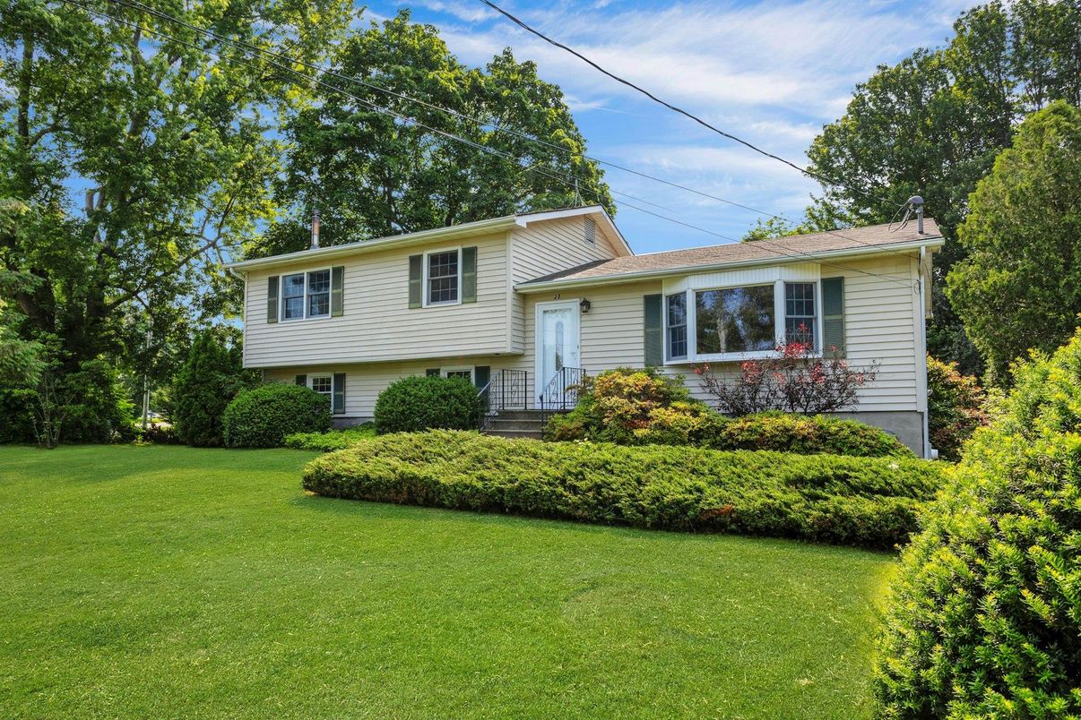 Backyard, Exterior, Facade, Split Level