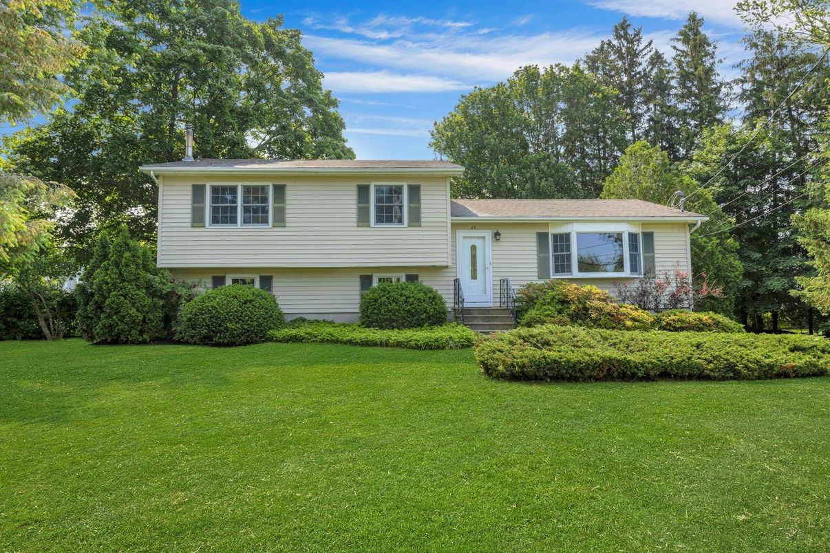 Attached, Backyard, Exterior, Facade, Split Level