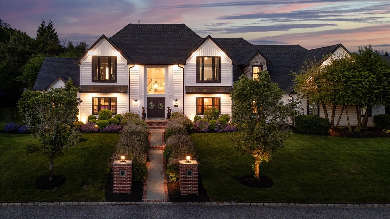 Exterior, Facade, Farmhouse