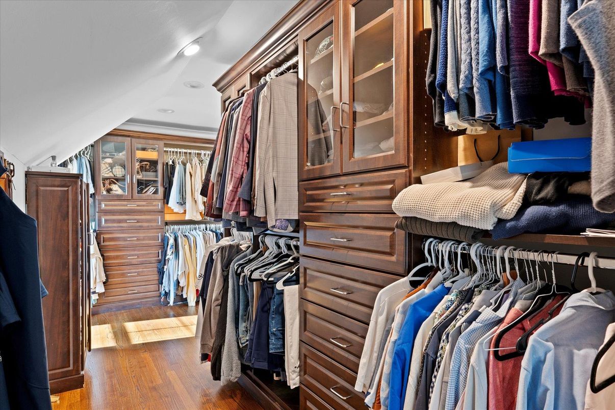 Interior, Recessed Lighting, Walk-in Closets, Wood Texture Flooring