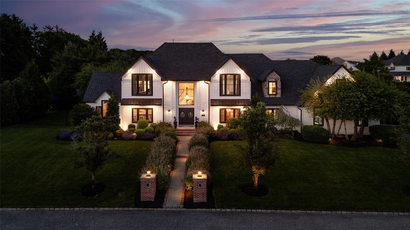 Exterior, Facade, Farmhouse