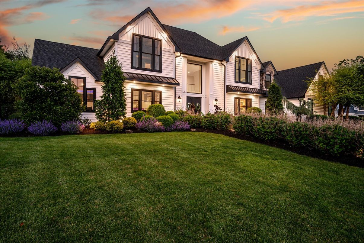 Exterior, Facade, Farmhouse