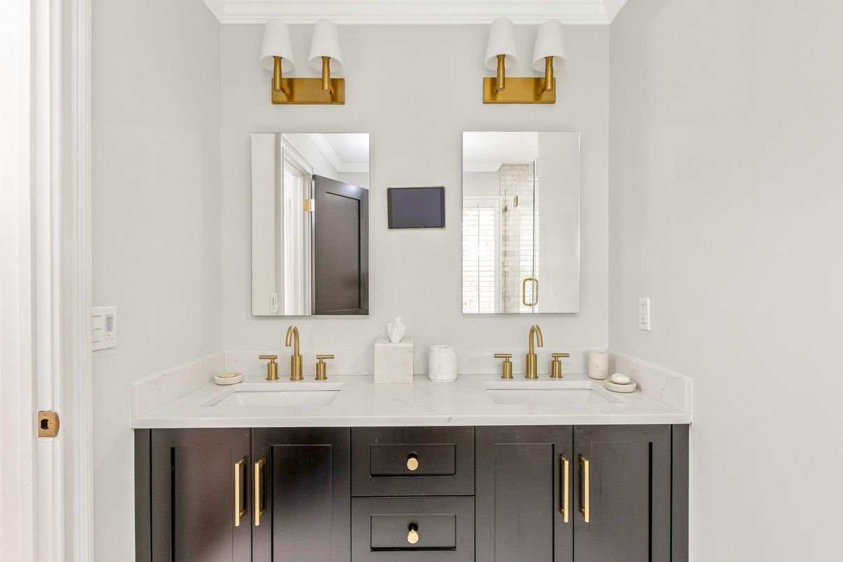 Bathroom, Dual Sink Vanities, Interior