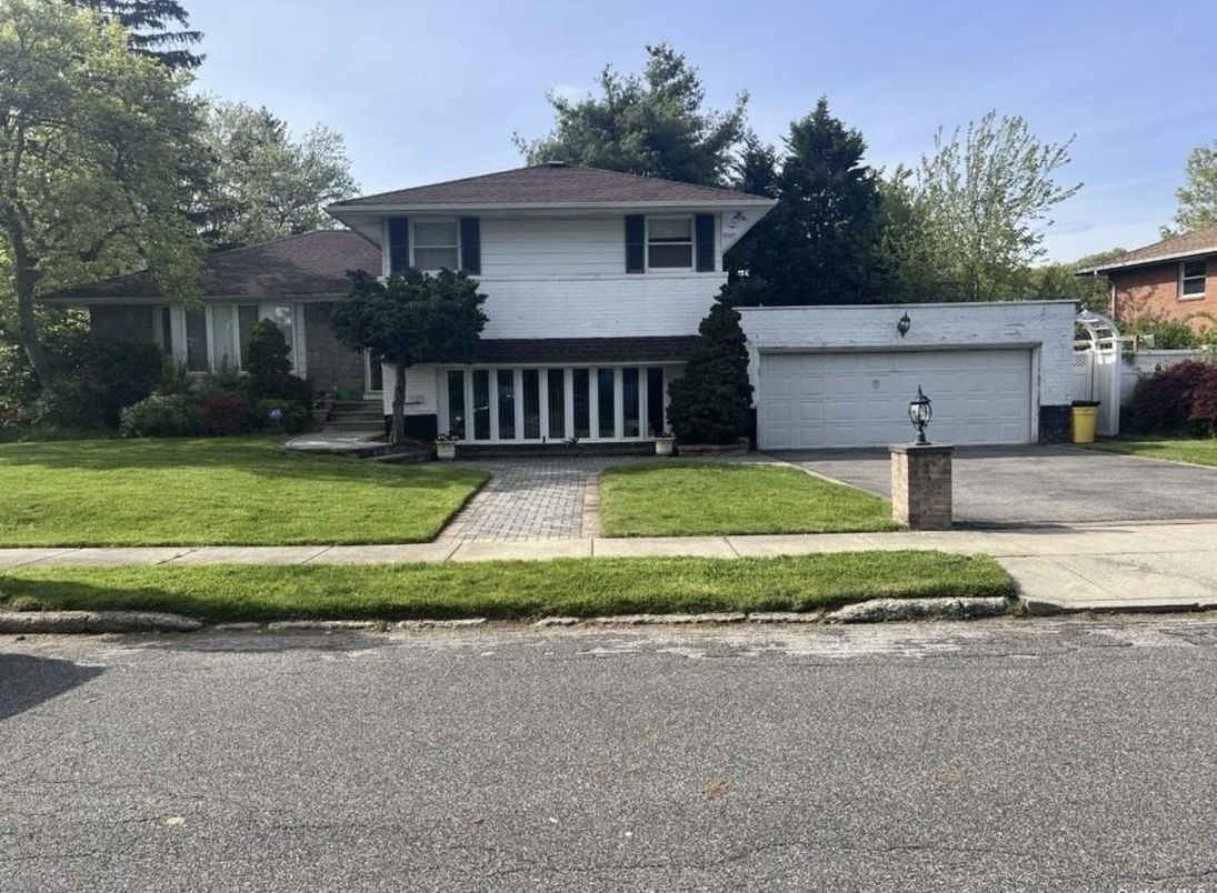 Attached, Exterior, Facade, Split Level