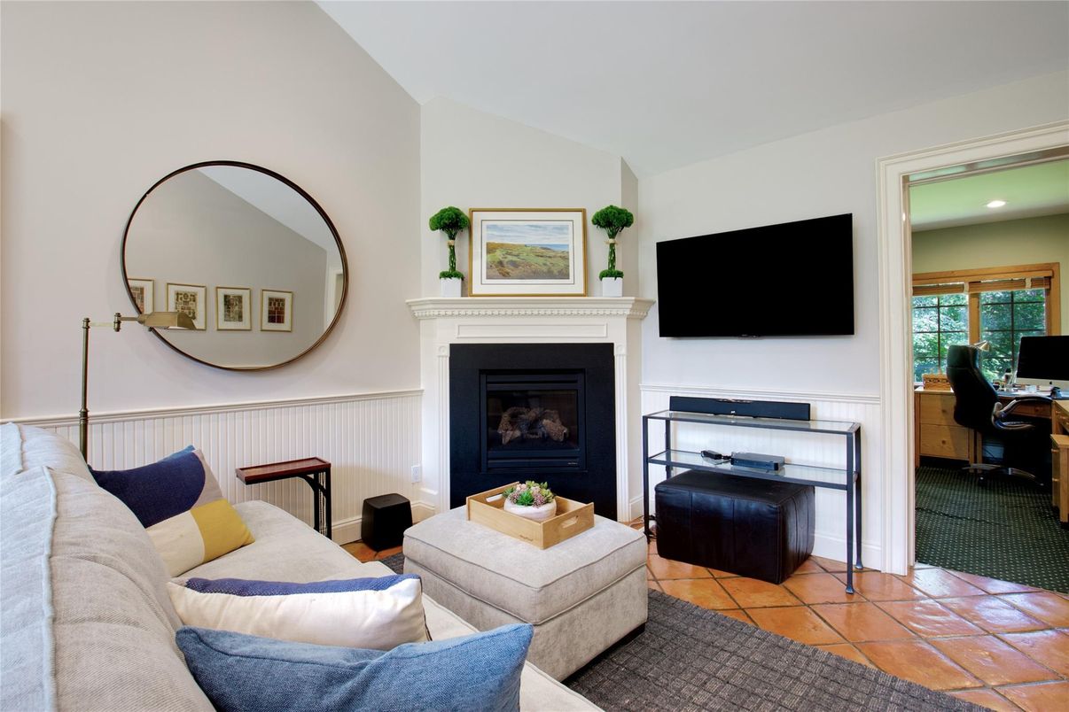 Fireplace, Interior, Living room, Recessed Lighting