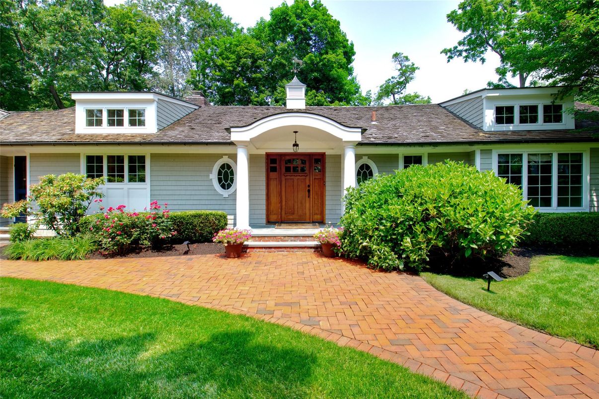 Exterior, Facade, Ranch