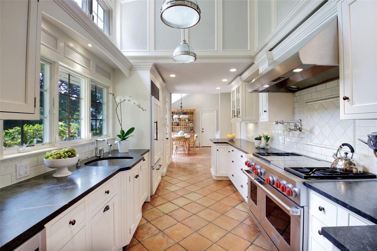 Dining room, Interior, Kitchen, Pendant Lights, Recessed Lighting, Stainless Steel Appliances