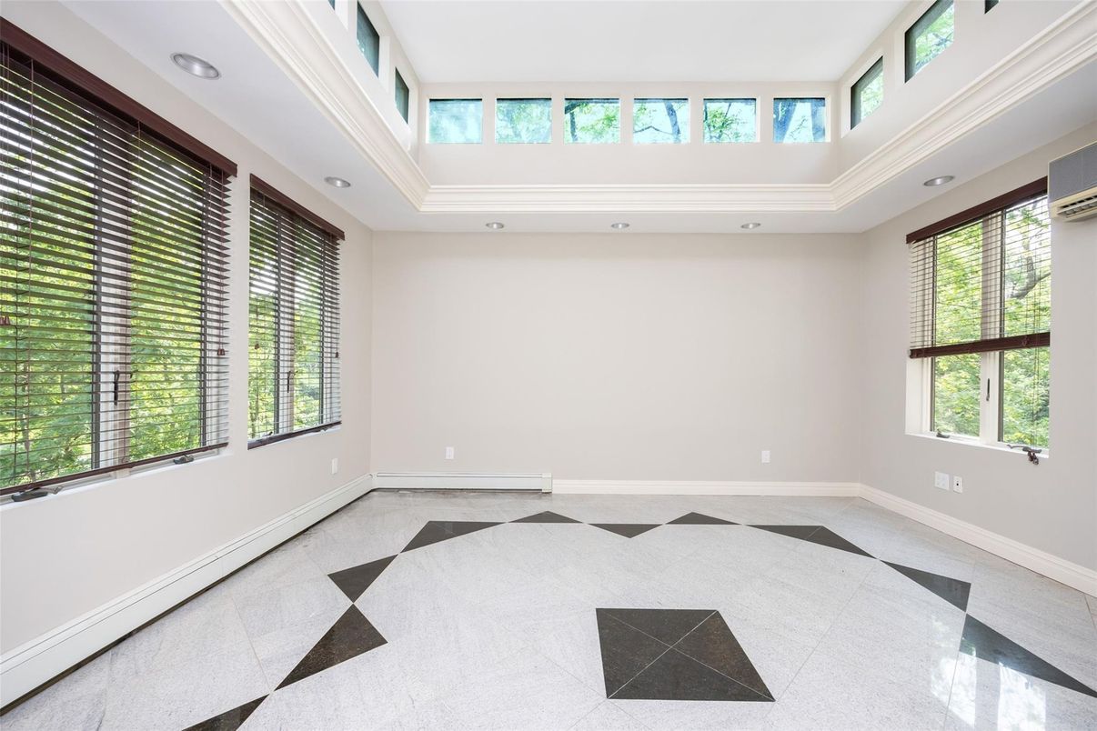 Empty room, Interior, Recessed Lighting