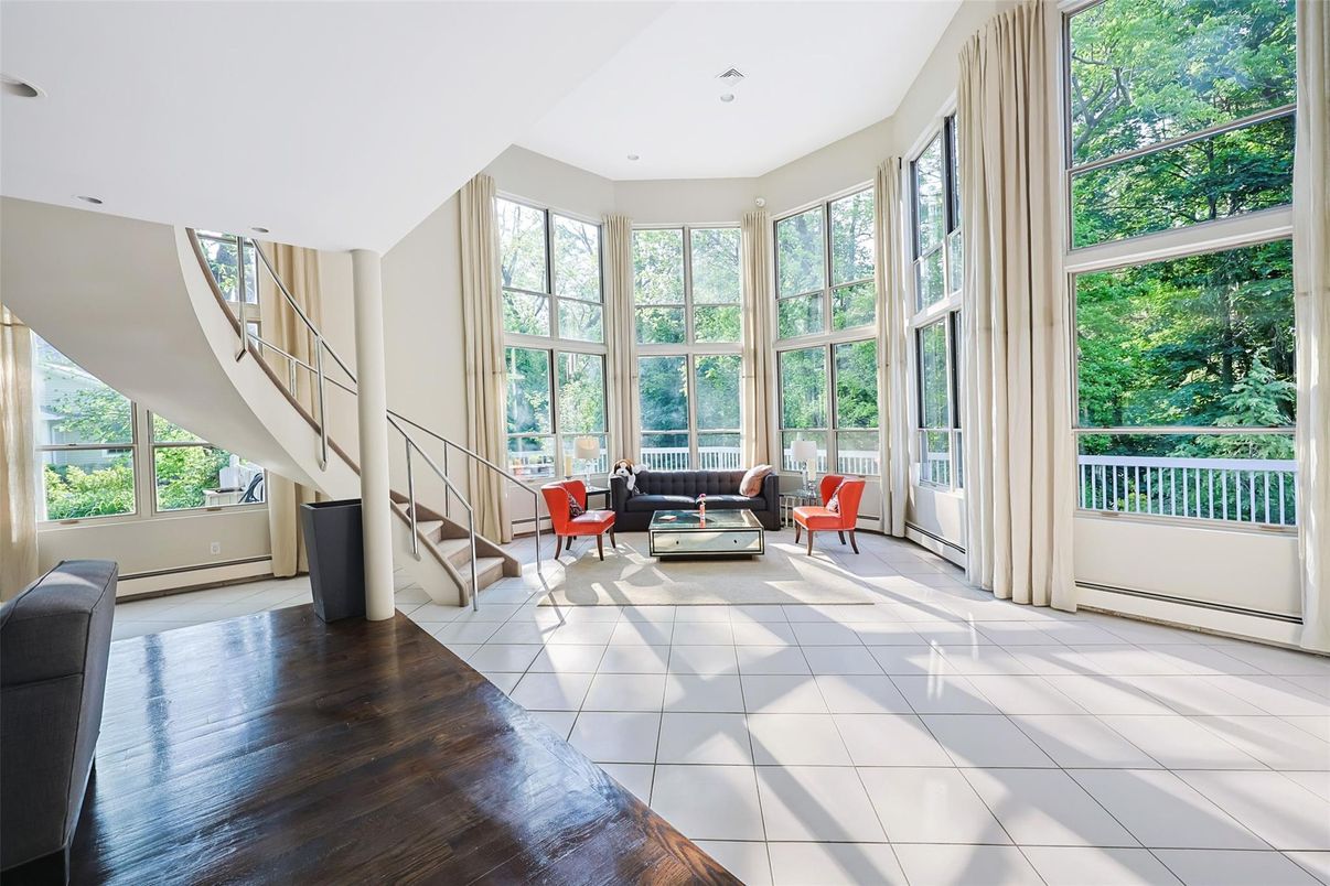 Interior, Living room, Recessed Lighting, Sun Room, Wood Texture Flooring