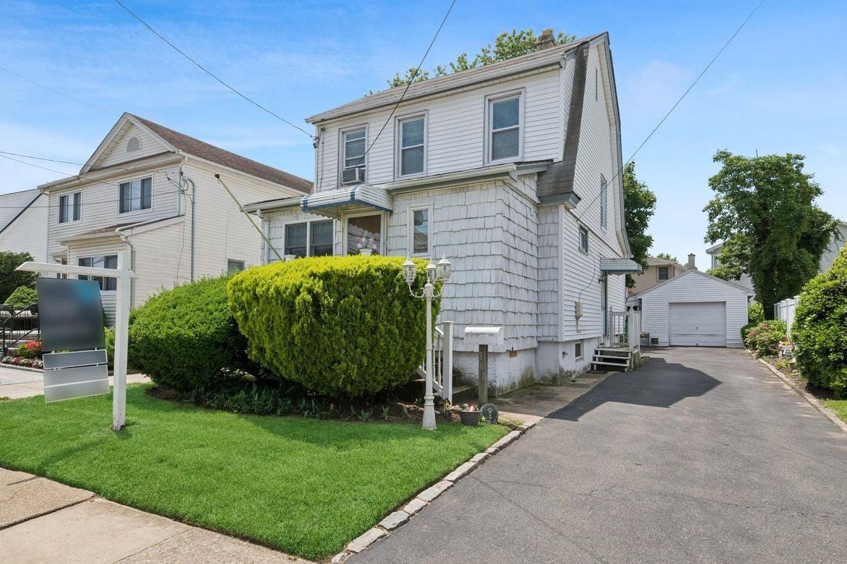 Detached Garage, Exterior, Facade, Queen Anne Victorian