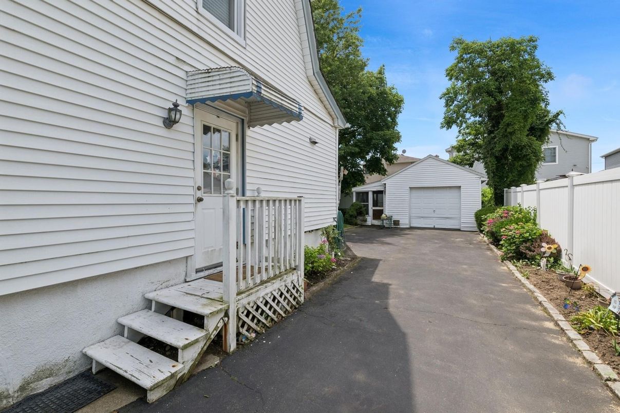 Detached Garage, Exterior