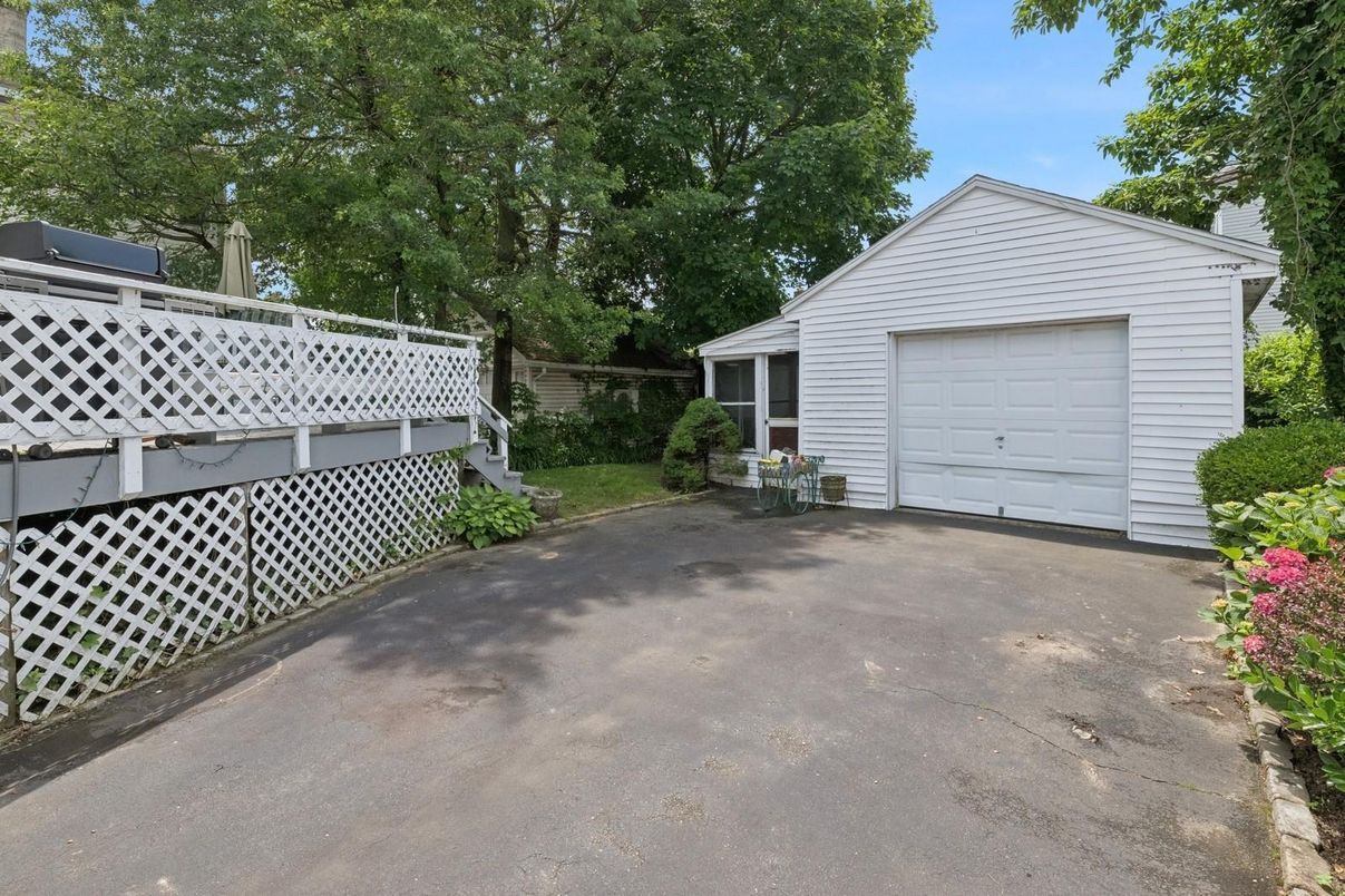Detached Garage, Exterior