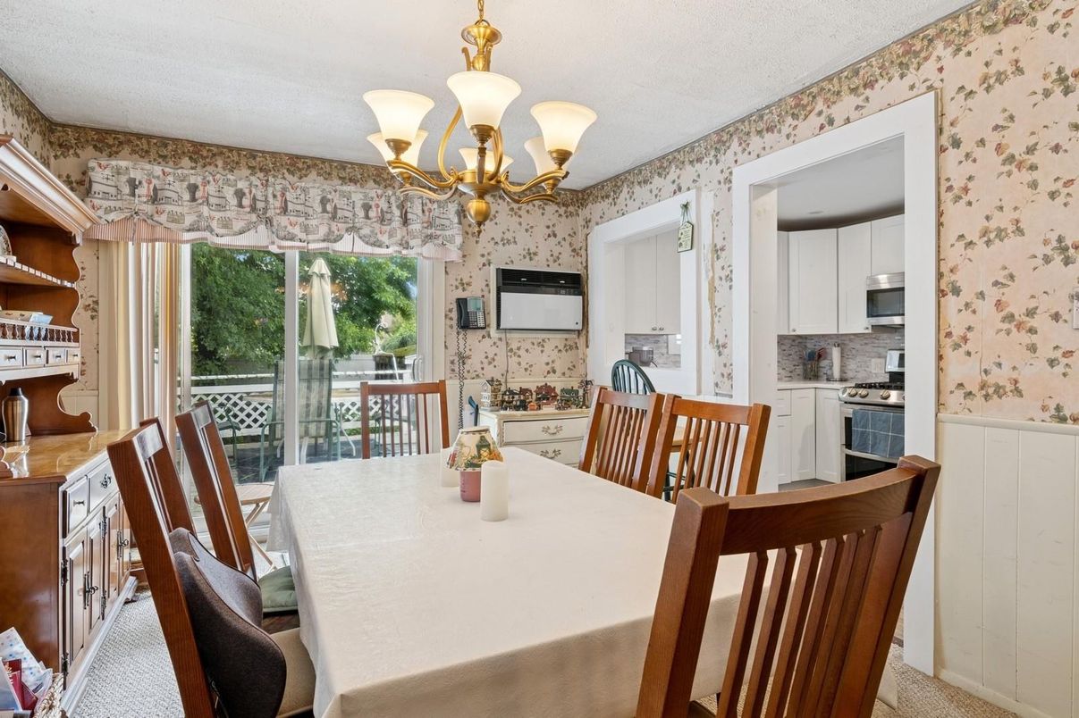 Chandelier, Dining room, Interior, Kitchen