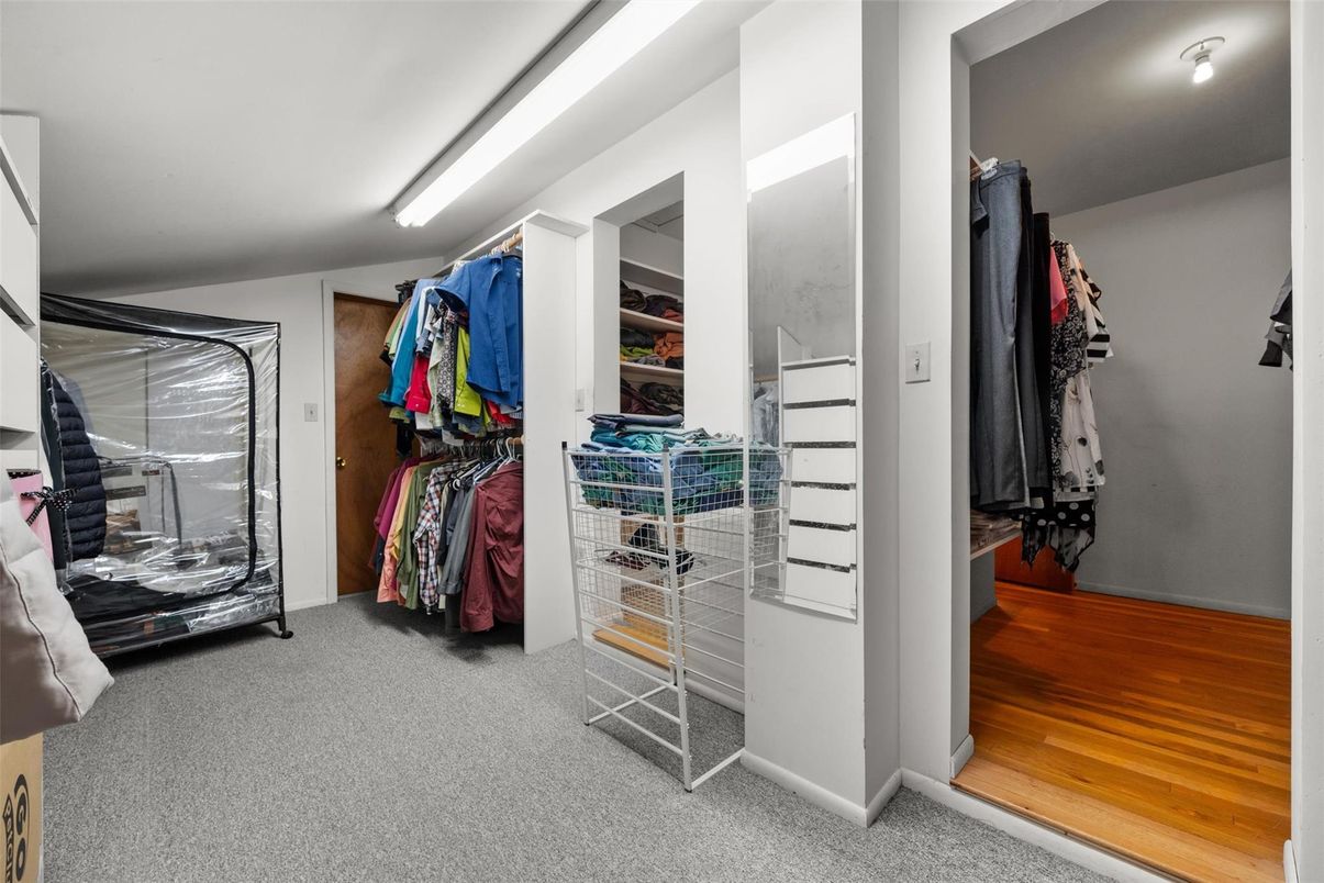 Interior, Walk-in Closets, Wood Texture Flooring