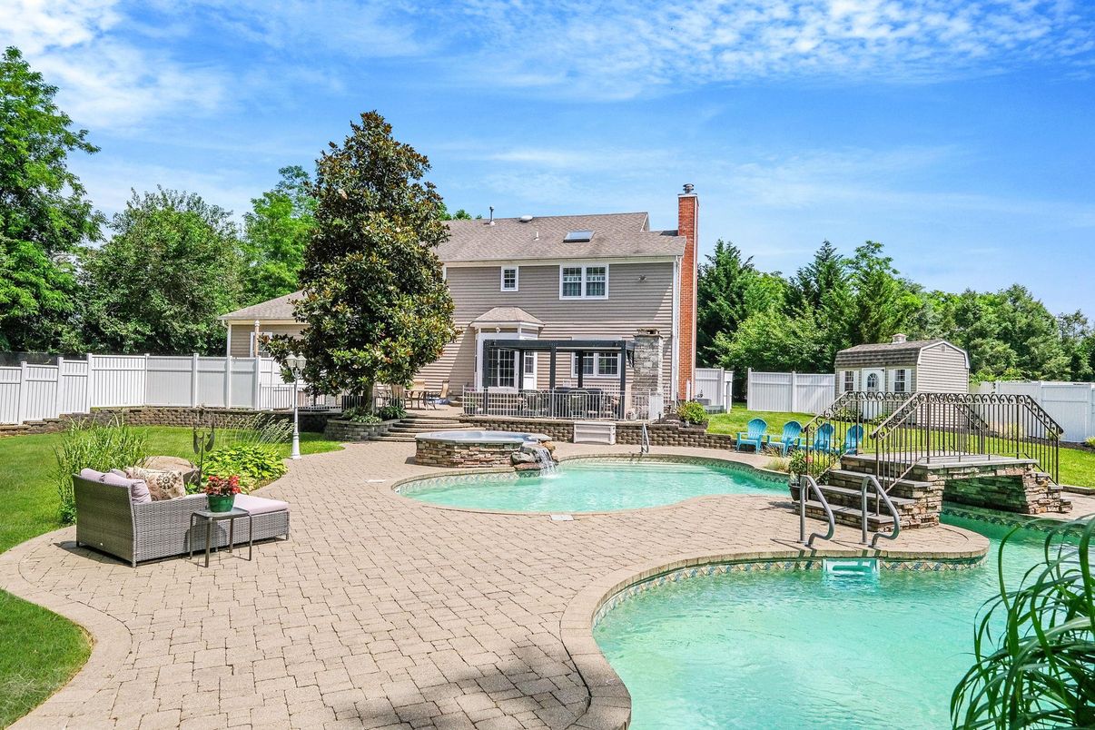 Exterior, Pool
