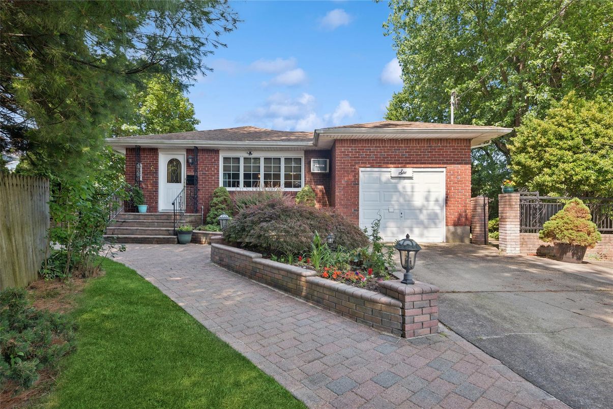 Attached, Exterior, Facade, Brick Facade, Ranch