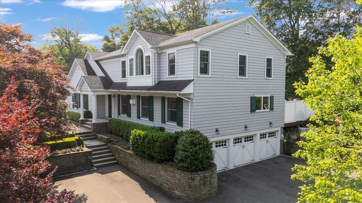 Attached, Exterior, Facade, Farmhouse
