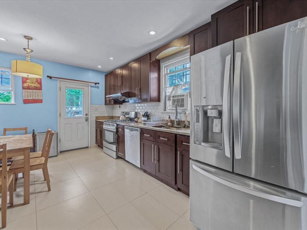 Dining room, Interior, Kitchen, Recessed Lighting, Stainless Steel Appliances