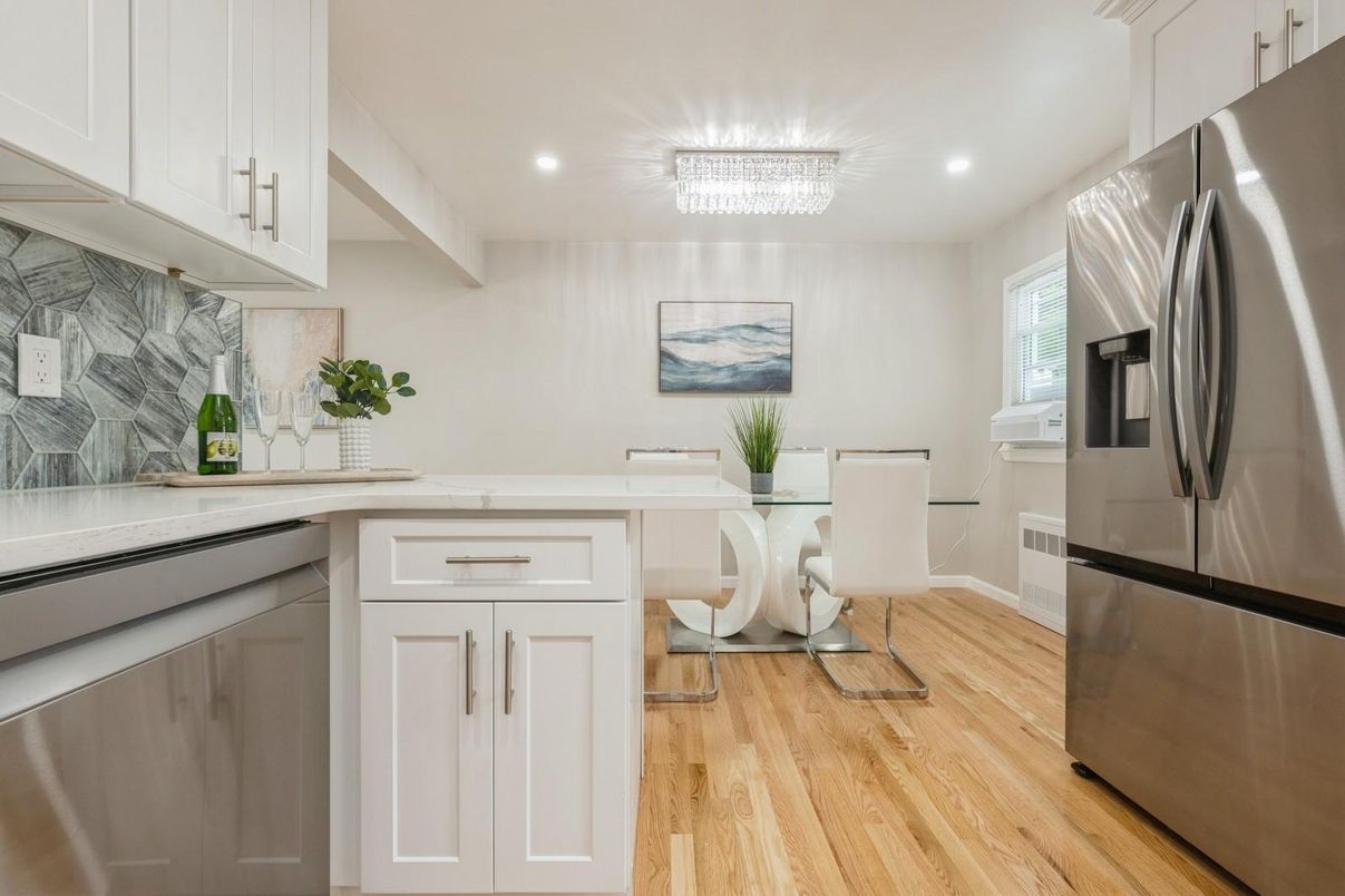 Dining room, Interior, Kitchen, Recessed Lighting, Wood Texture Flooring