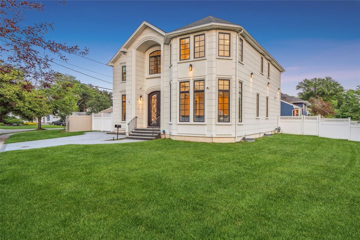 Backyard, Exterior, Facade, French Provincial