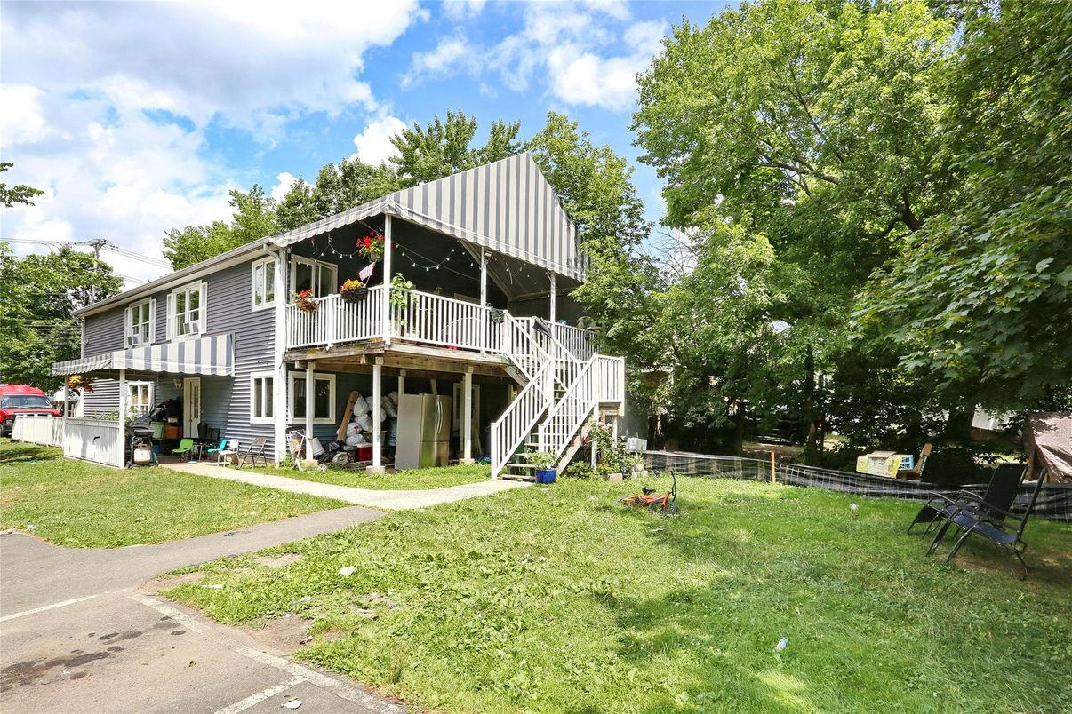 Backyard, Exterior
