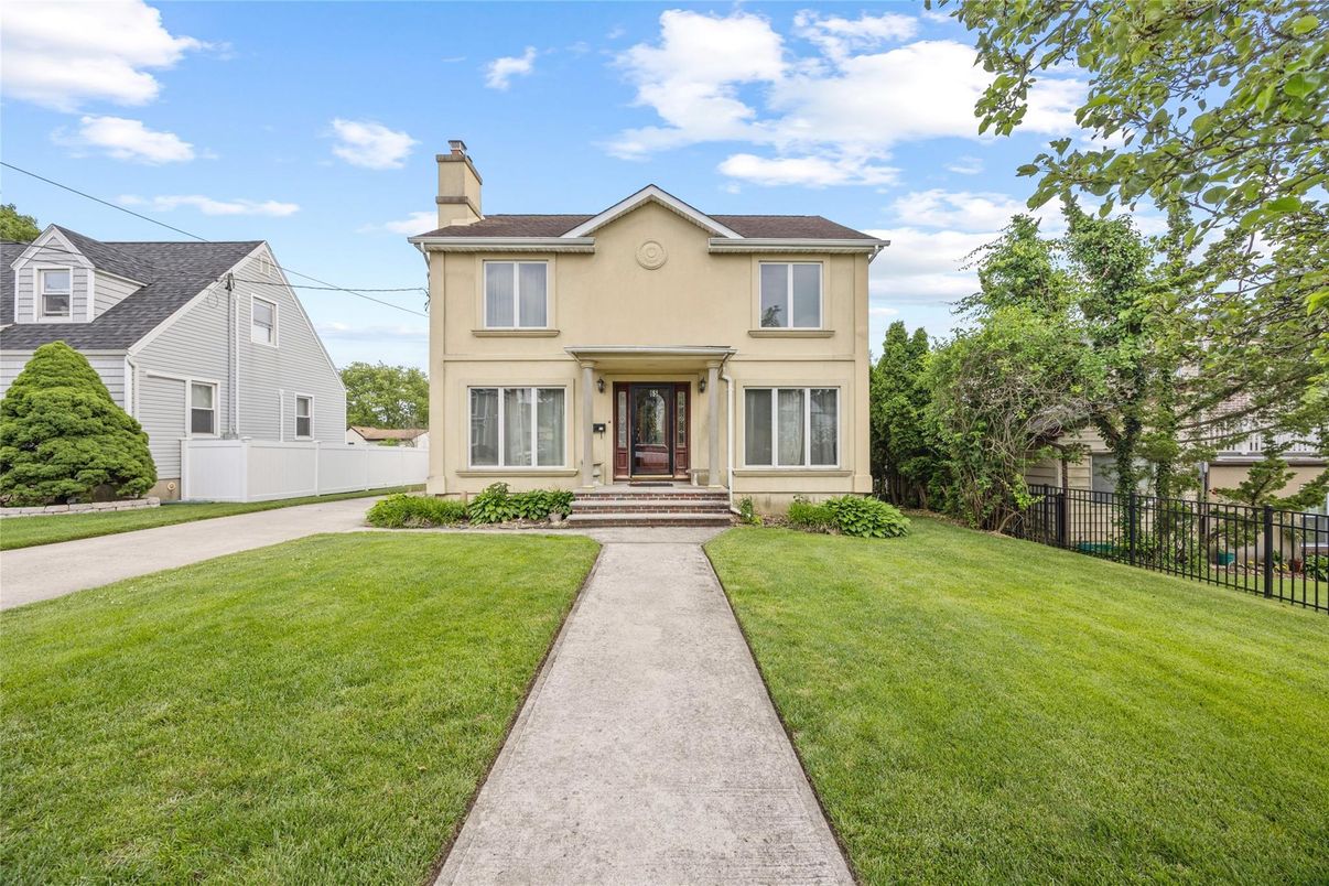 Backyard, Exterior, Facade, French Provincial