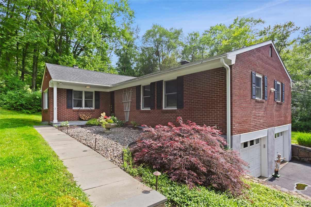 Attached, Exterior, Facade, Brick Facade, Ranch