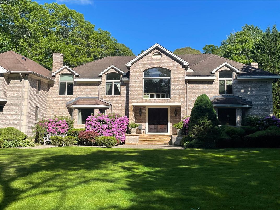Exterior, Facade, Brick Facade, Brick Traditional
