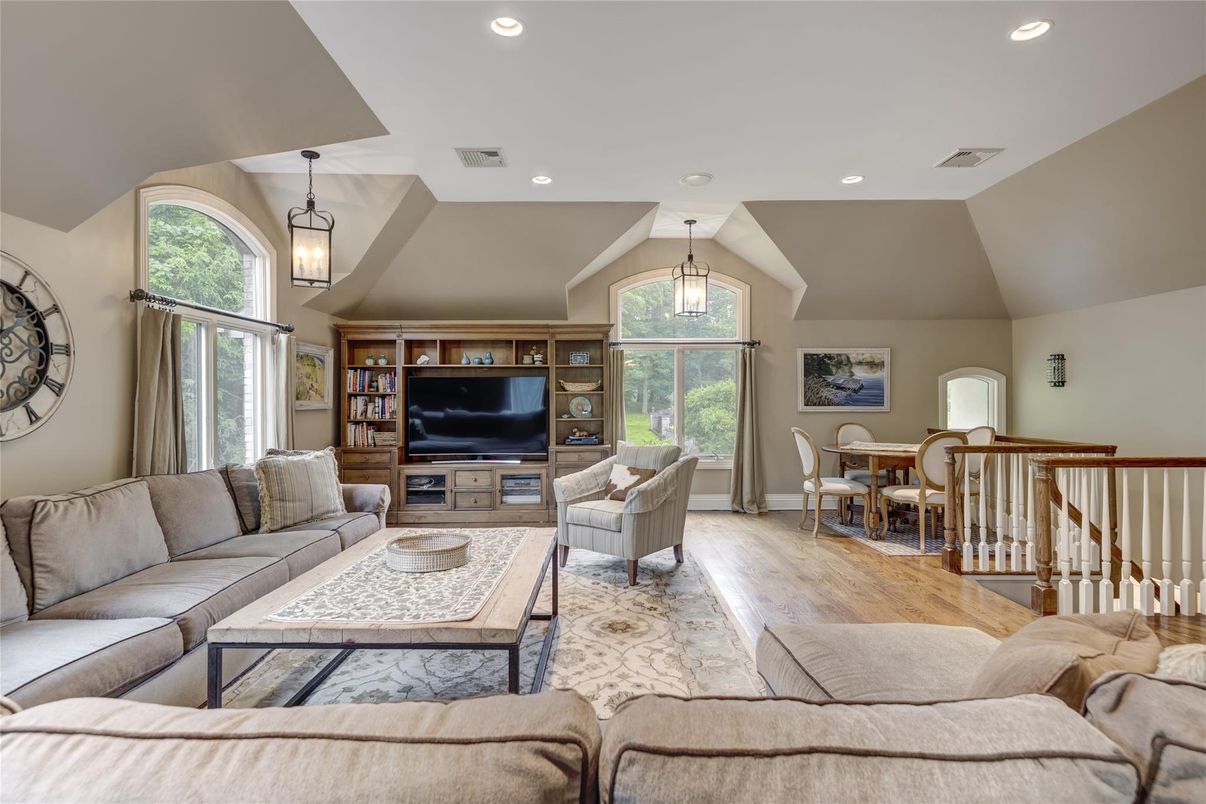 Dining room, Interior, Living room, Pendant Lights, Recessed Lighting, Wood Texture Flooring