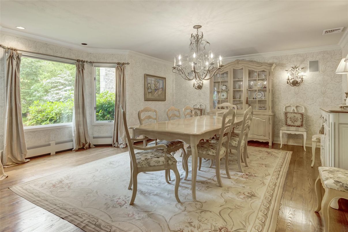 Chandelier, Dining room, Interior, Recessed Lighting, Wood Texture Flooring