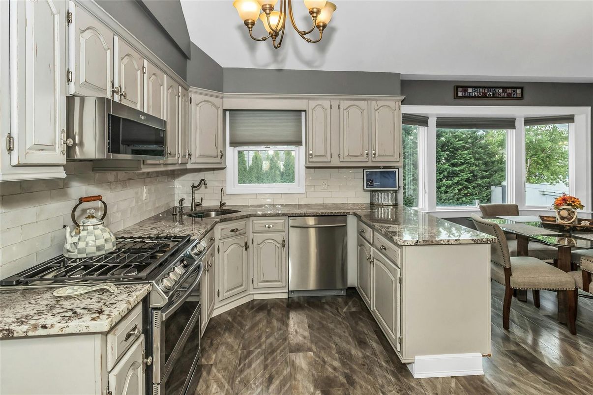 Chandelier, Dining room, Interior, Kitchen, Stainless Steel Appliances, Wood Texture Flooring