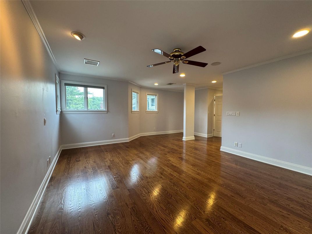 Empty room, Interior, Recessed Lighting, Wood Texture Flooring