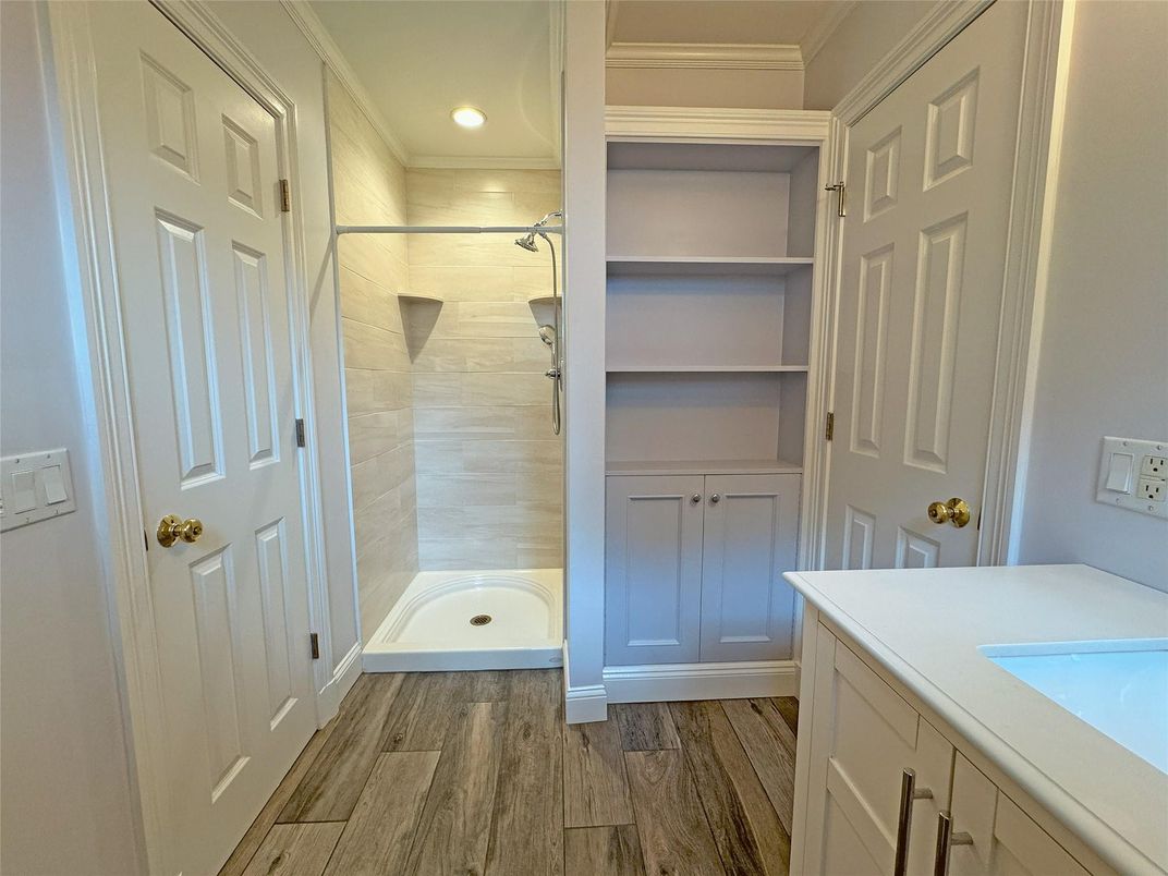 Bathroom, Interior, Recessed Lighting, Wood Texture Flooring