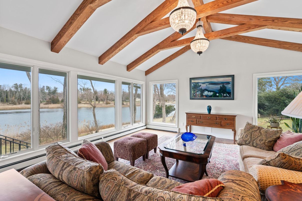 Interior, Living room, Sun Room, Water, Wooden Beams
