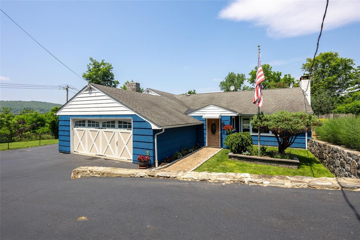 Attached, Detached Garage, Exterior, Facade, Cape Cod