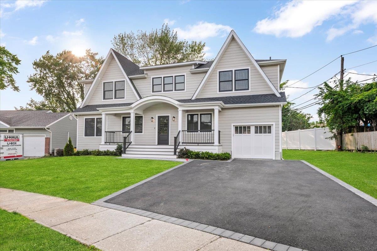 Attached, Exterior, Facade, Farmhouse