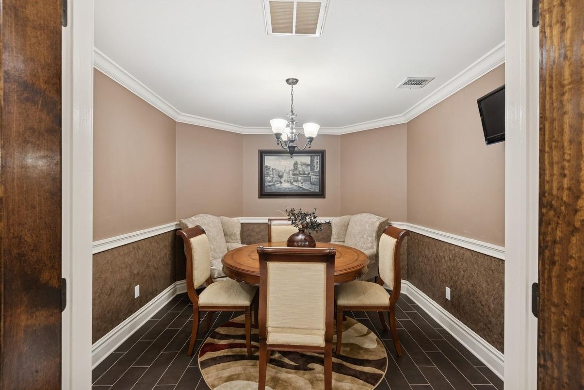 Chandelier, Dining room, Interior