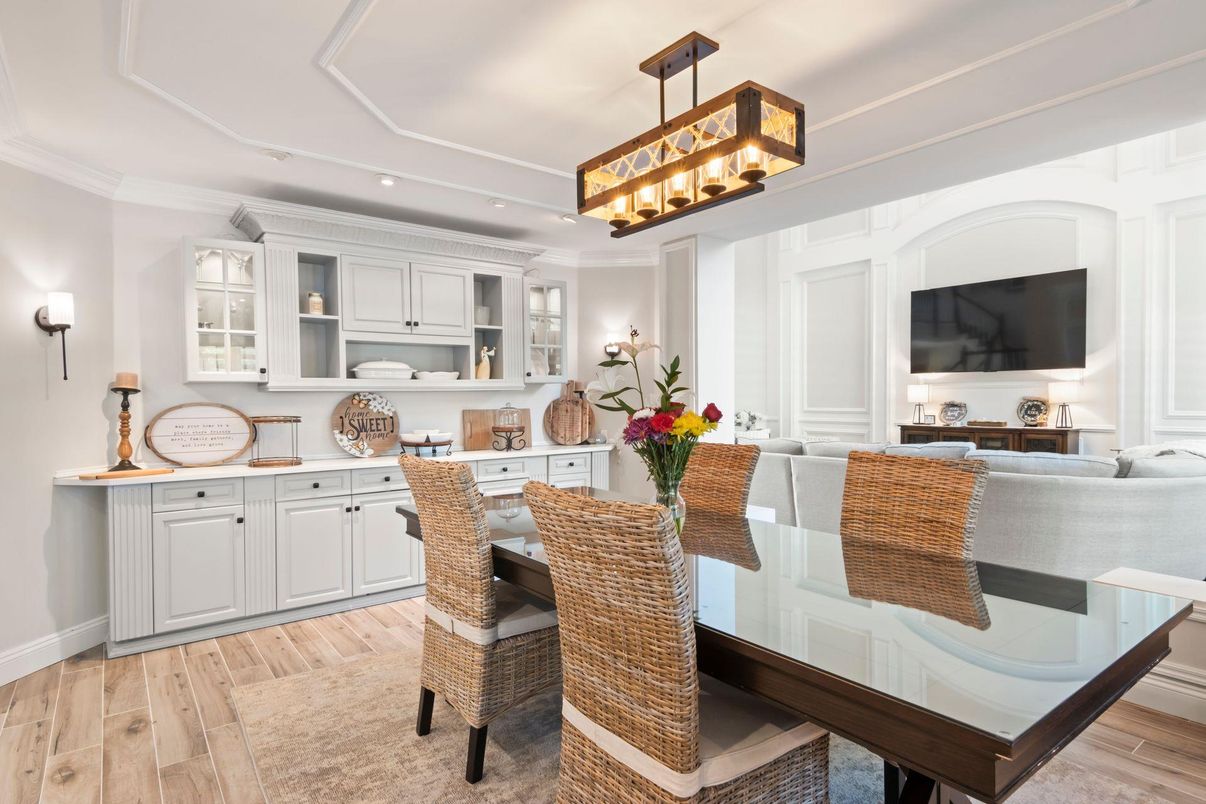 Dining room, Interior, Kitchen, Pendant Lights, Recessed Lighting, Wood Texture Flooring