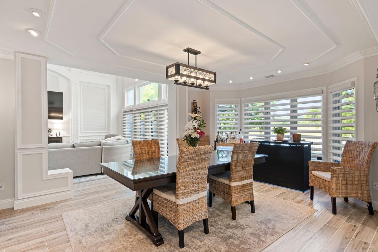 Dining room, Interior, Living room, Pendant Lights, Recessed Lighting, Wood Texture Flooring