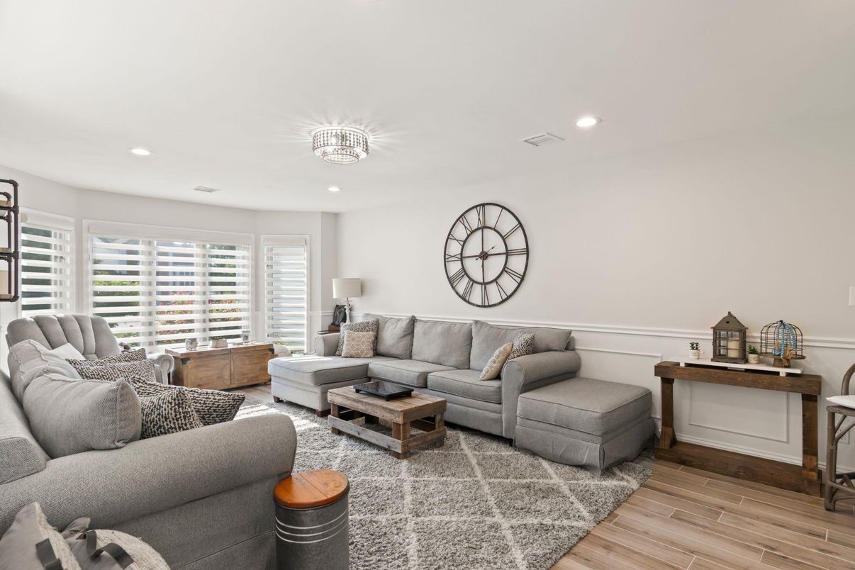 Interior, Living room, Recessed Lighting, Wood Texture Flooring