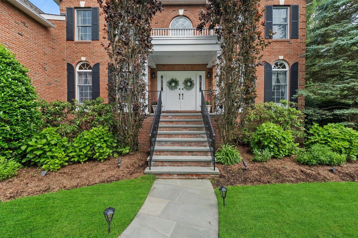 Exterior, Facade, Brick Facade, Georgian