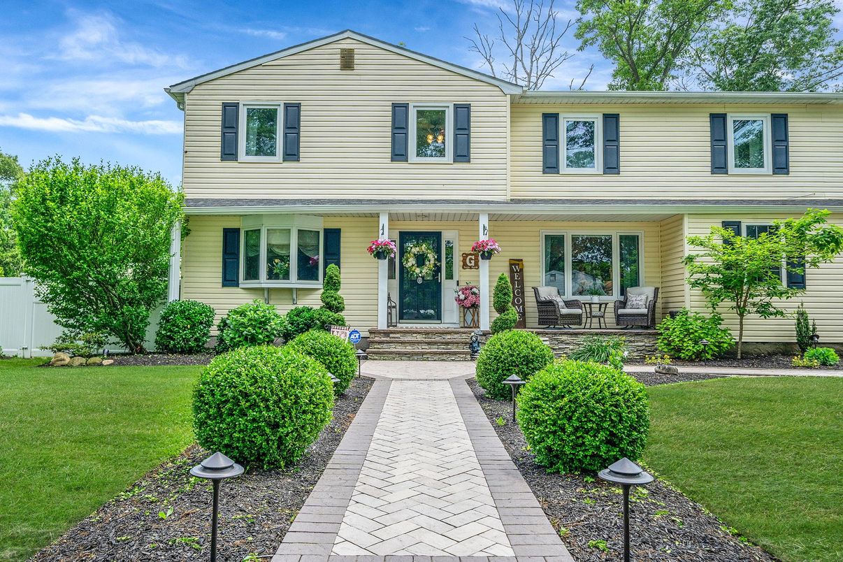 Exterior, Facade, Farmhouse