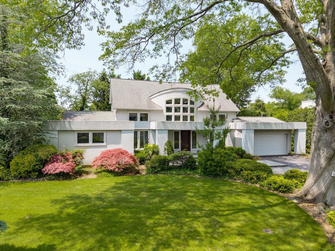 Attached, Backyard, Exterior, Facade, French Provincial