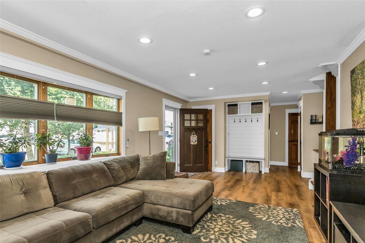 Interior, Living room, Recessed Lighting, Wood Texture Flooring