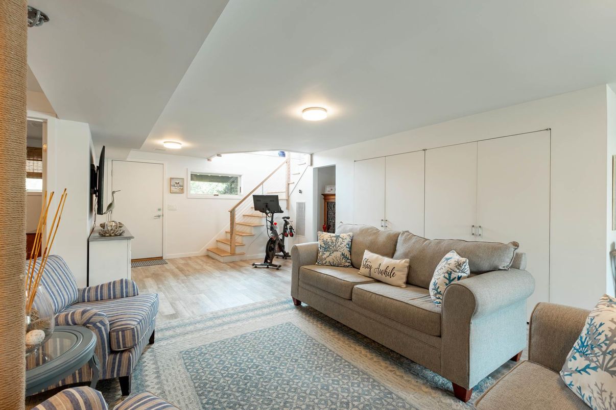 Fitness Equipment, Interior, Living room, Wood Texture Flooring