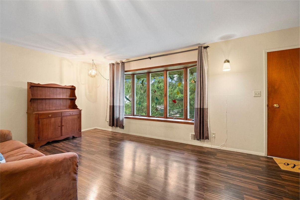 Interior, Pendant Lights, Wood Texture Flooring