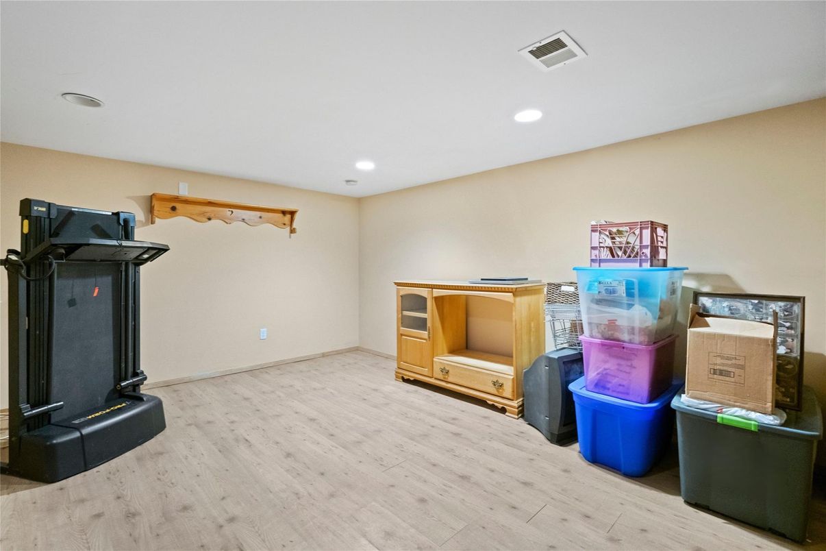 Fitness Equipment, Interior, Recessed Lighting, Wood Texture Flooring