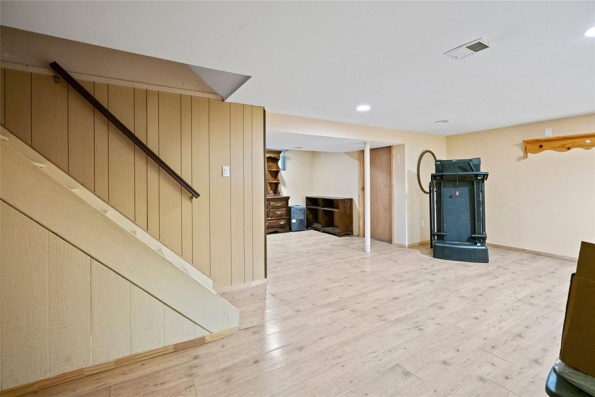 Interior, Recessed Lighting, Wood Texture Flooring