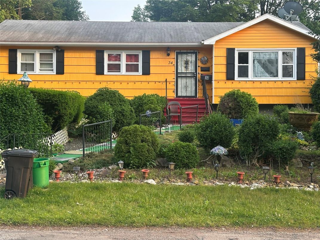 Exterior, Facade, Cape Cod
